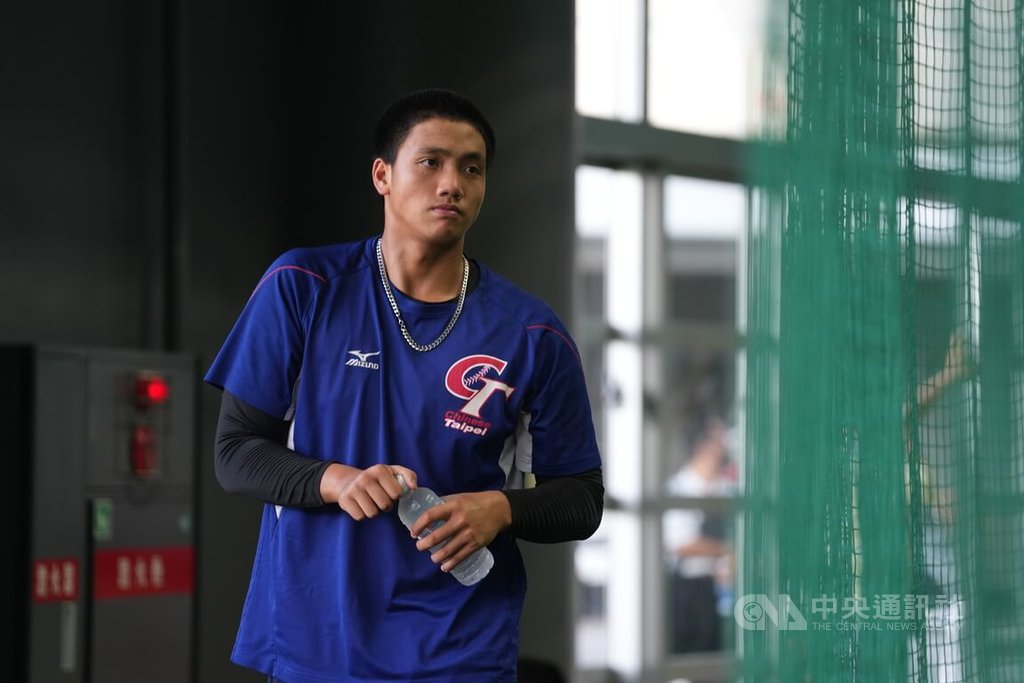 U18世界盃棒球賽台灣隊14日季軍戰將再碰上韓國隊，由王牌左投劉任右（圖）再扛起先發重責，他13日表示，上了場就全力對戰，不會因為害怕沒力就有所保留，看自己能撐到哪，全力以赴、勇於對決。中央社記者徐肇昌沖繩攝　114年9月13日
