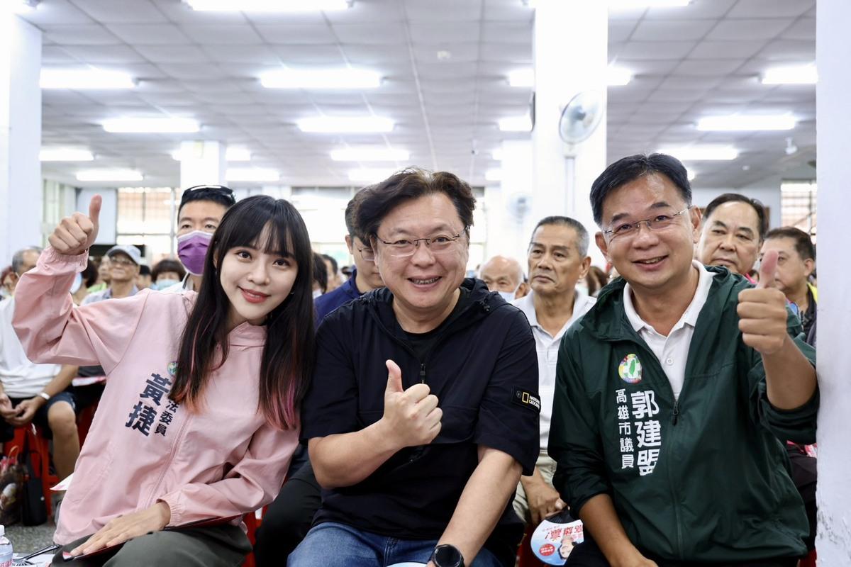 邱議瑩前新苓「傾聽共贏」座談會，前立委趙天麟(中)、現任立委黃捷(左)、市議員郭建盟(右)到場力挺。 圖：邱議瑩辦公室/提供
