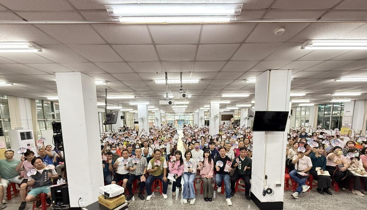 邱議瑩前新苓「傾聽共贏」座談會，吸引大批鄉親熱情參與，現場座無虛席。 圖：邱議瑩辦公室/提供