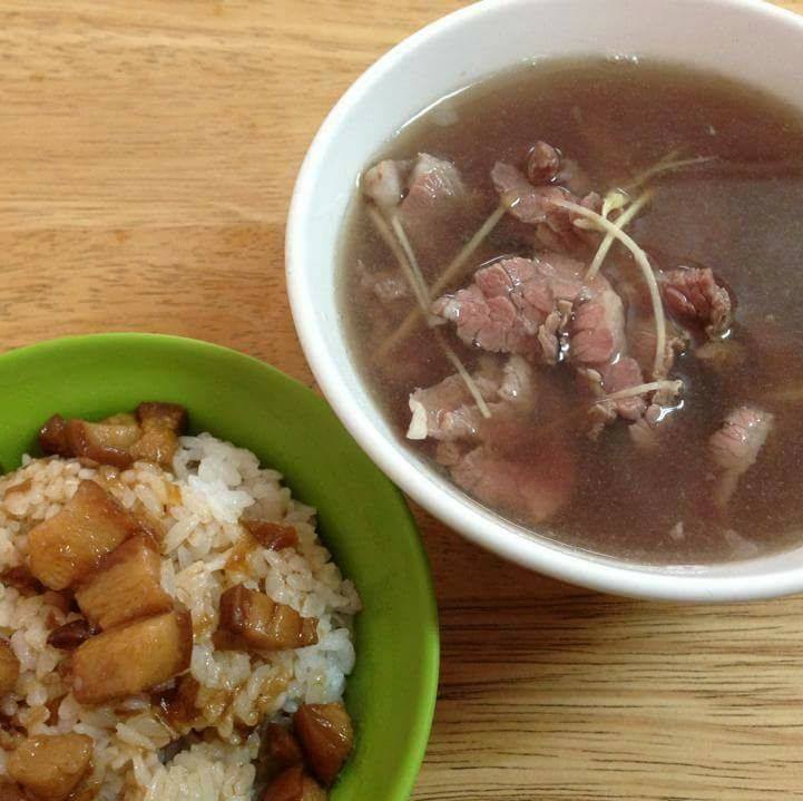 西羅殿牛肉湯明起週休2日。農業記者陳志東曾於臉書專頁上指出，台南牛肉湯面臨缺肉危機，或未來台灣自有溫體牛牛肉湯會如何演變，現在正是關鍵期。 圖：翻攝自西羅殿牛肉湯　臉書專頁