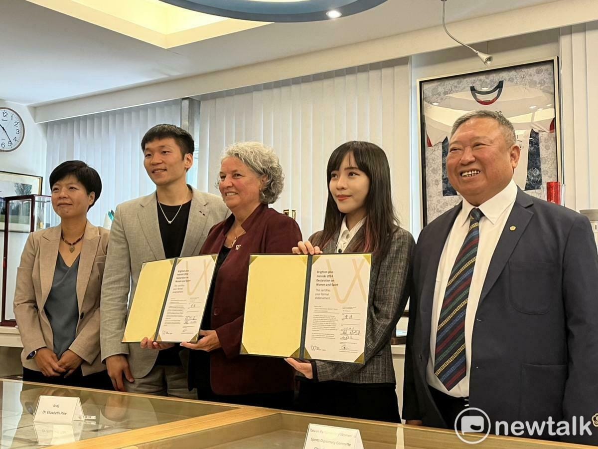 立法院女子運動外交促進會簽署《布萊頓暨赫爾辛基女性與運動宣言》。 圖：金大鈞/攝