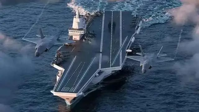 中國電磁彈射航母「福建號」的電磁彈射器侵入斜角甲板，戰機無法同時起降，嚴重影響戰力。 圖：翻攝自 騰訊新聞@海事先鋒