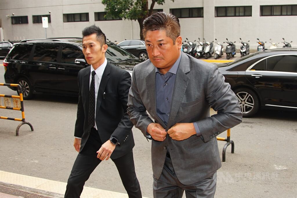 中國信託慈善基金會董事長辜仲諒（右）。（中央社檔案照片）