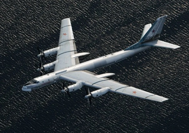 有中國專家分析，俄羅斯可能連調派圖-95 MS 、圖-22M3 等老舊戰略轟炸機都不敷使用，無法部署至委內瑞拉。圖為圖-95MS 戰略轟炸機。 圖：翻攝自 騰訊網 零度 Military
