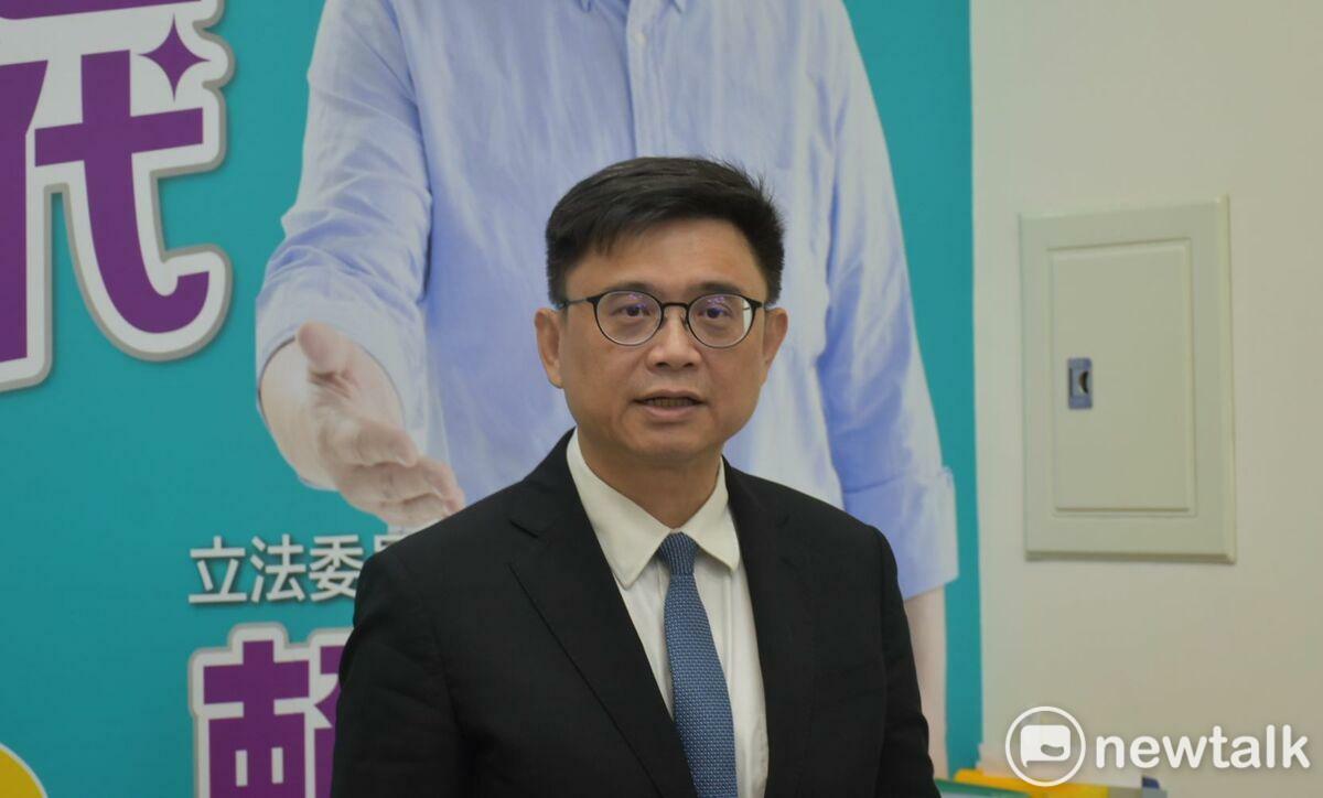 最新一份媒體民調拔得頭籌，賴瑞隆表示兄弟姊妹登山、一起努力，一起登上山頂，讓高雄更好。 圖：孫家銘攝