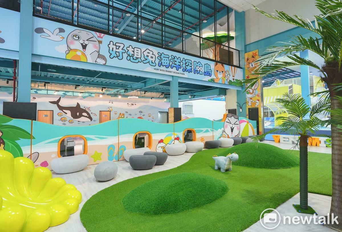 孩子們還能在「角色家家酒」中體驗小廚師、小醫生或小老師的樂趣。 圖：唐復年/攝