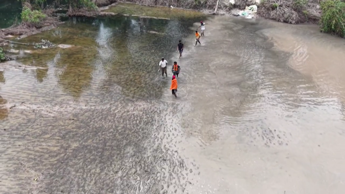 這片素有「印度國家糧倉」之稱的地區，大量農地被洪水淹沒，受災面積幾乎相當於倫敦與紐約市總和。 圖:翻攝自影片