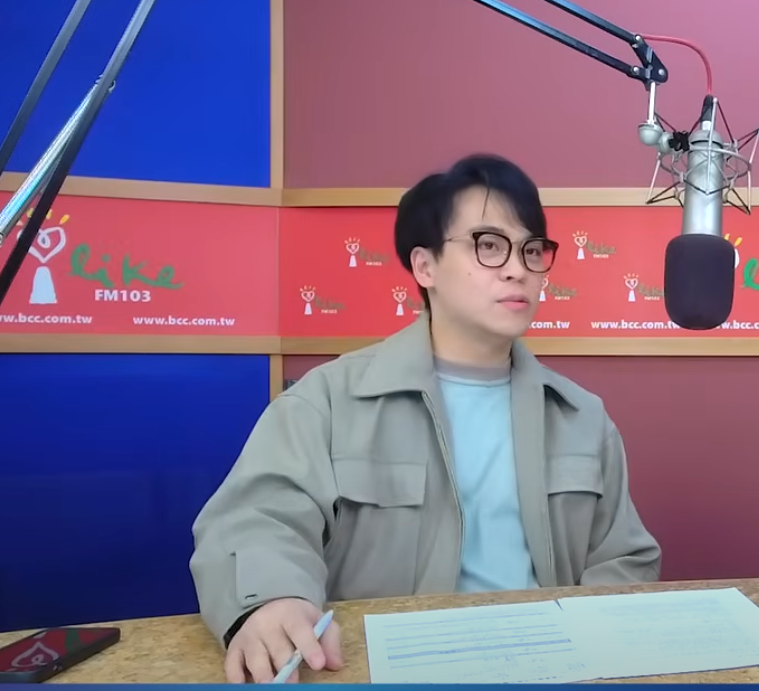 神隱近3個月後，近期賀瓏終於現身，重回Podcast節目《瓏賀哩共》。 圖：翻攝自中廣流行網YT頻道