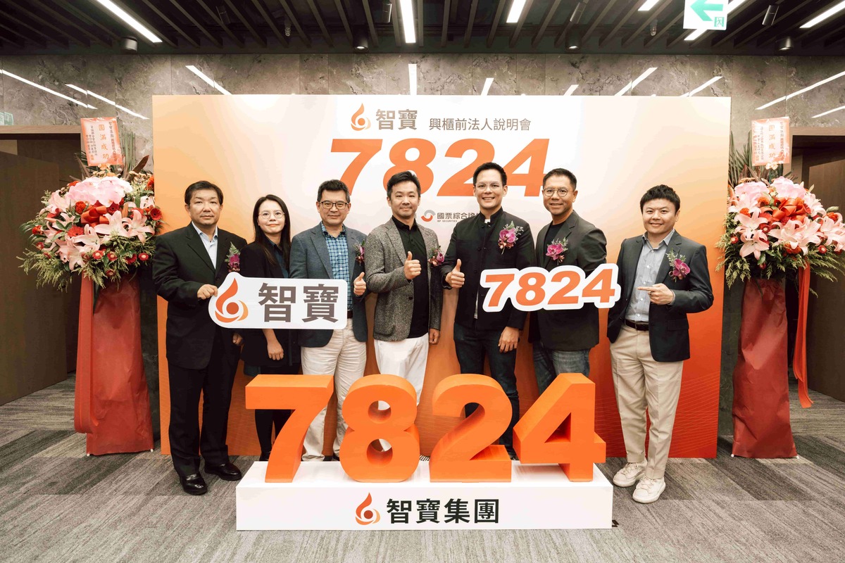 台灣大投資夥伴智寶國際將於9月18日正式登錄興櫃，台灣大總經理林之晨(右3)受邀出席興櫃前法人說明會。(由左至右：國際製作人 結城 崇史、智寶集團行銷長暨發言人洪佳吟、翔英融創總經理 楊國祥、智寶集團董事長 鄧橋 、台灣大哥大總經理林之晨、智寶集團副董事長暨財務長林士勛、智寶集團總經理 許利瑋) 。 圖: 台灣大/提供