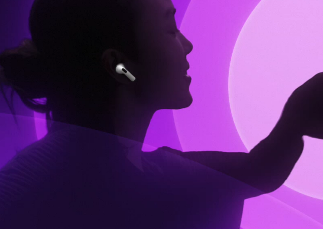 蘋果發表會落幕，AirPods Pro 3即時翻譯獲讚，年底可支援繁中；iPhone17亦掀起熱議。 圖：翻攝自Apple 官網