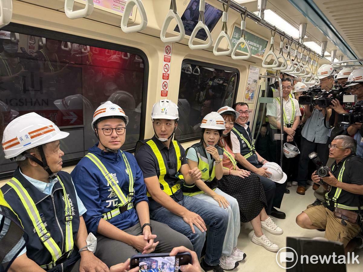 台北市長蔣萬安今與台北市副市長李四川、國民黨立委徐巧芯、國民黨台北市議員詹為元、民進黨台北市議員張文潔等人出席信義線東延段動態測試暨工程。 圖：周煊惠 / 攝