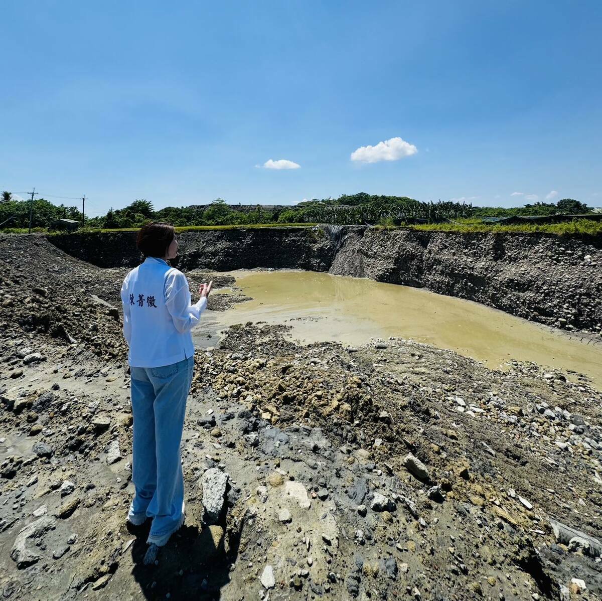 國民黨立委陳菁徽抨擊，民進黨的口號「清廉勤政愛鄉土」，現在覺得比較像是「貪腐怠惰愛砂土」。 圖：擷取自陳菁徽臉書