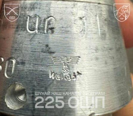 烏克蘭第 225 突擊團公開披露，俄軍仍在使用印有納粹鷹徽的老式引爆器。 圖：翻攝自 X NEXTA