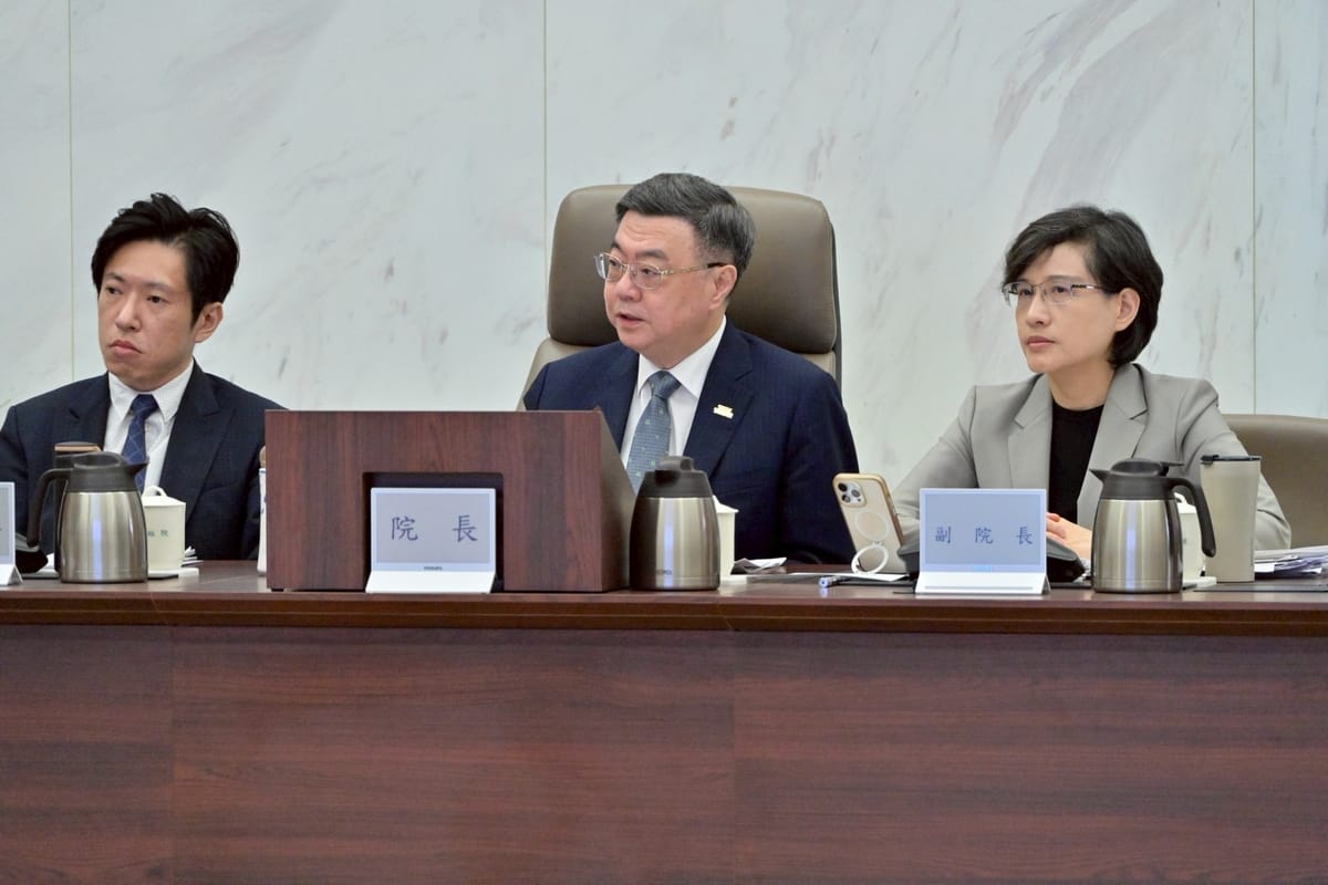行政院長卓榮泰說，民眾購買電動車輛減免貨物稅及使用牌照稅的規定，將在今年12月31日屆期，為達成2030年運距電動化階段性的目標，以及實現2050淨零碳排願景，這次的修正延長相關優惠到2030年12月31日。 圖：行政院提供