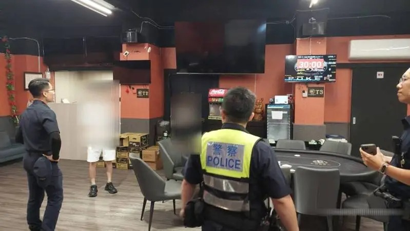 台大附近的德州撲克協會，疑似暗營賭場，昨日警方與市府主管機關執行斷水斷電。 圖：警方提供