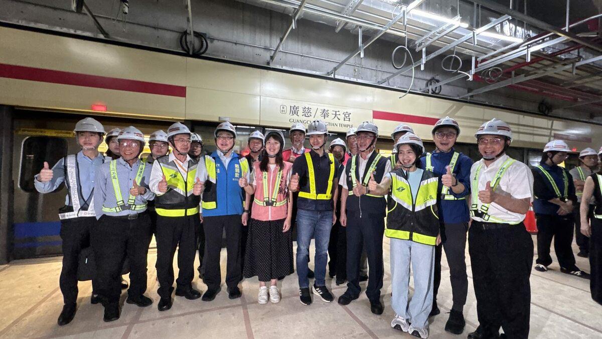 台北市長蔣萬安今(18)日從象山站搭乘至廣慈/奉天宮站。 圖：台北市捷運工程局／提供