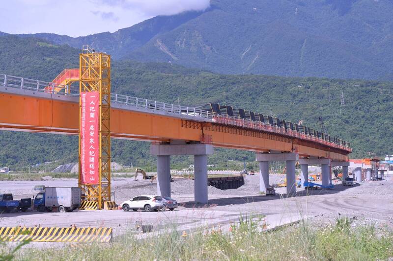 高寮大橋有望在明年4月12日完工。 圖：花蓮縣政府／提供
