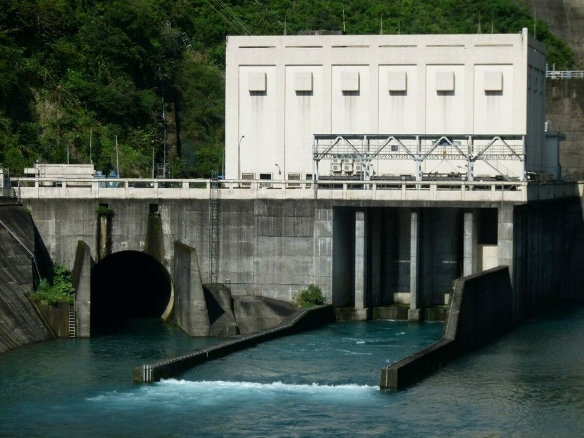 林口火力發電廠機組故障，影響電力供應，台電公司桂山電廠今天緊急請求台北市政府翡翠水庫管理局支援。 圖：翡翠水庫管理局／提供