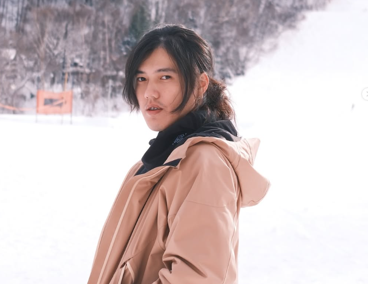 奇軒近期宣布進軍大螢幕，將出演黑暗喜劇片《影視圈風雲》， 並在劇中飾演武功高強的狠心殺手。 圖：翻攝自奇軒IG