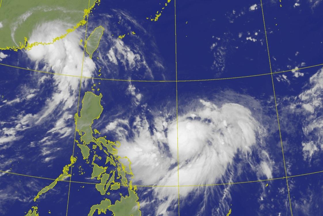 天氣風險公司分析師歐宗學表示，樺加沙颱風將在下週一、二通過台灣南方的巴士海峽。 圖：中央氣象署