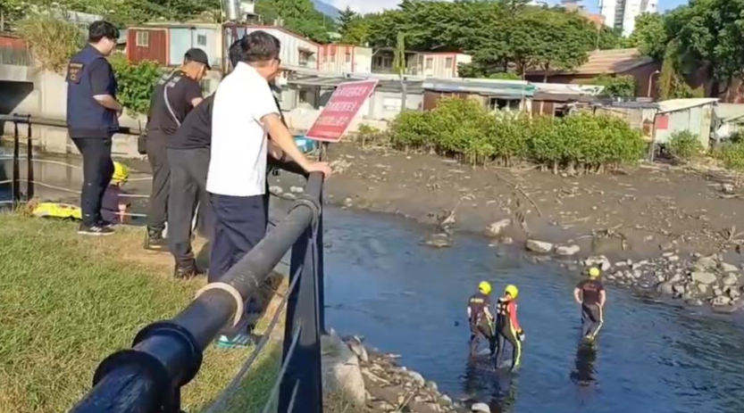 警消接獲家屬失蹤報案後，持續協尋。上個月底，部分遺骸被發現在紅樹林沼澤叢附近。 圖：警方提供