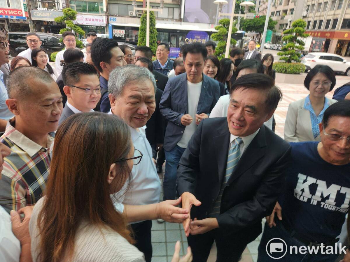 台北前市長郝龍斌登記參選國民黨主席 圖：黃建豪/攝