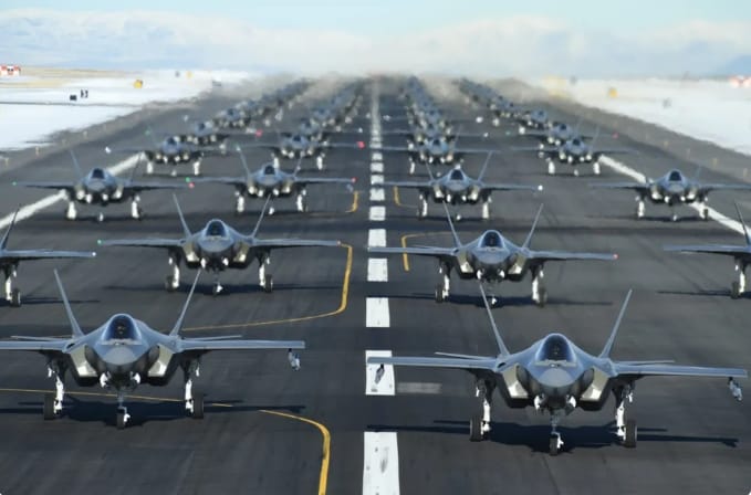 中共殲-20戰機展現大象跳舞。 圖 : 翻攝自利刃