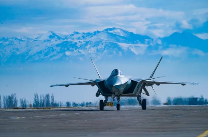 解放軍殲-20戰機。 圖 : 翻攝自利刃