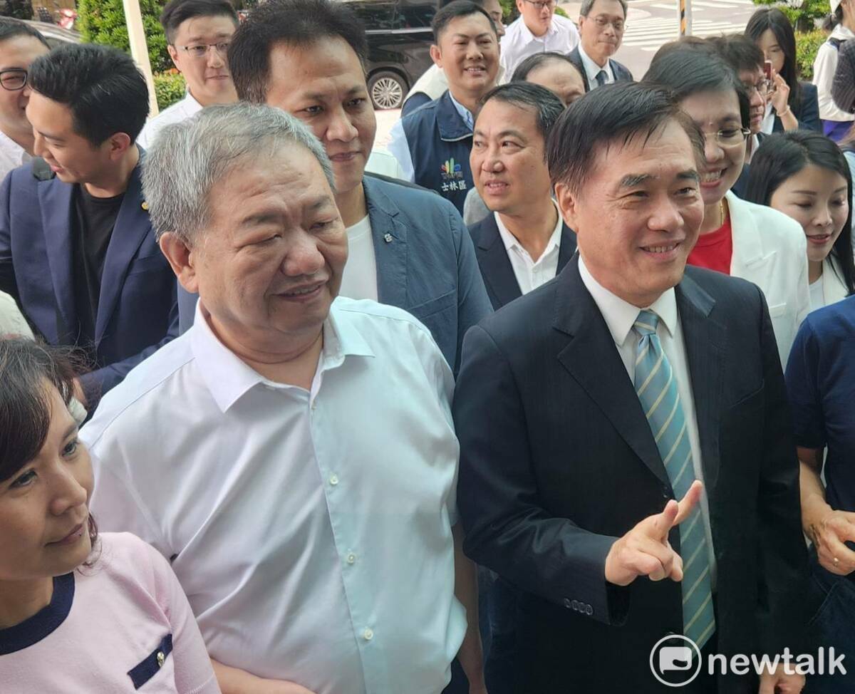 第三度角逐國民黨主席大位的郝龍斌，這次已獲得新北市議長蔣根煌（圖左）等多名地方派系要角支持。 圖：黃建豪/攝