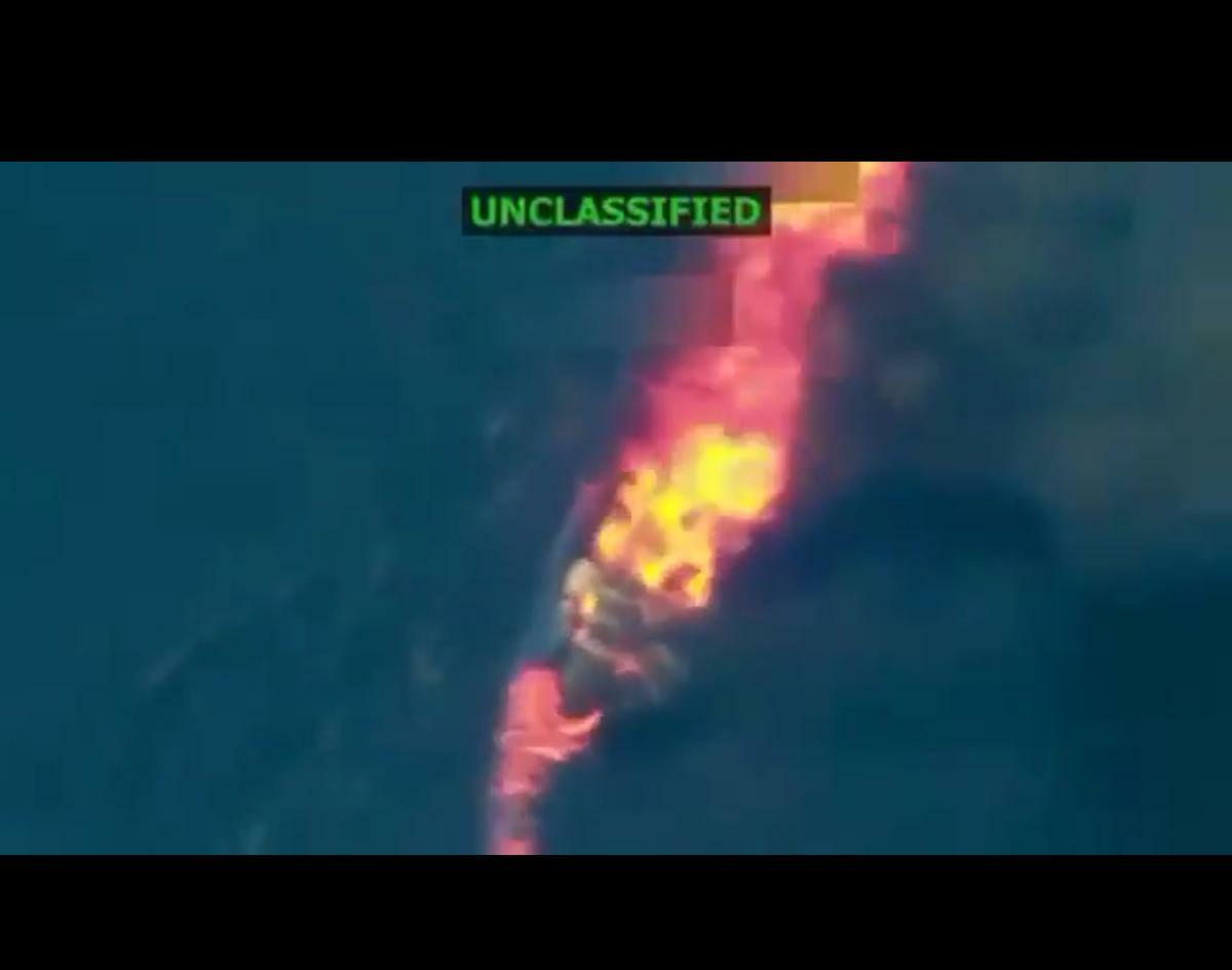 美軍日前在國際水域對一艘與恐怖組織有關的船隻發動攻擊，船上3名被指控為「毒品恐怖分子」的男子遭擊斃。 圖：翻攝自 X