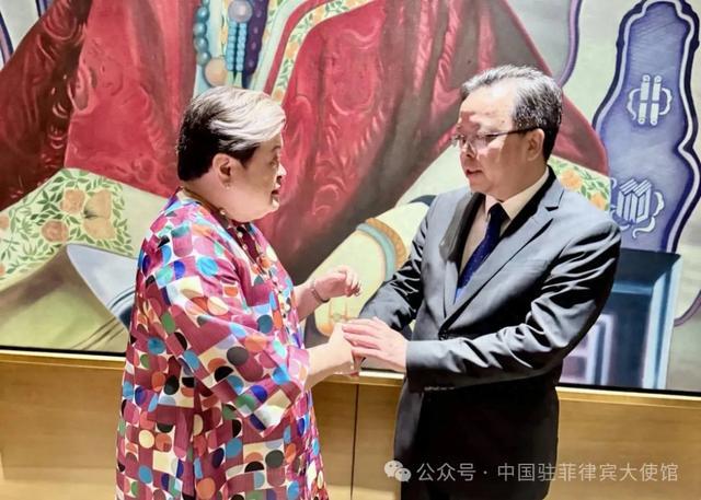 中國駐菲律賓大使黃溪連19日拜會菲律賓外交部長拉薩洛，表達離任前感謝。 圖：翻攝「微博」@中國駐菲律賓大使館
