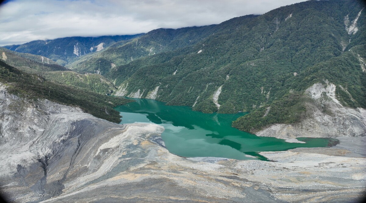 樺加沙颱風對馬太鞍溪堰塞湖溢流對下游居民造成威脅，因此將依防災應變程序通報花蓮縣政府進行前置防災整備。 圖：農業部林業保育署／提供