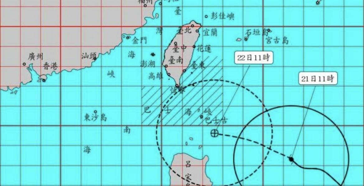 樺加沙颱風今(21)日上午11時30分已增強成強烈颱風，暴風半徑亦稍擴大。 圖：翻攝自中央氣象署官網