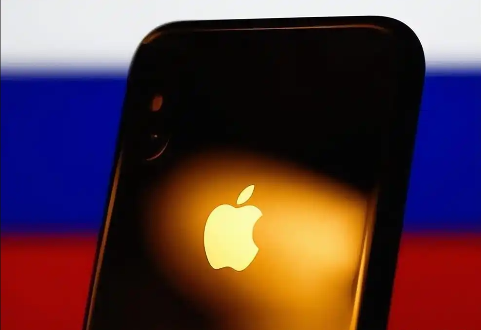 蘋果公司（Apple）新一代智慧型手機 iPhone 17 系列於 9 月 20 日在莫斯科正式開賣。儘管俄羅斯正面臨經濟放緩、利率飆升與財政赤字等壓力，當地最大經銷商 Re: store 卻傳出預購量比去年大增 66%，顯示 iPhone 在俄國仍具強大號召力。 圖:翻攝自X帳號@Ekoturktv