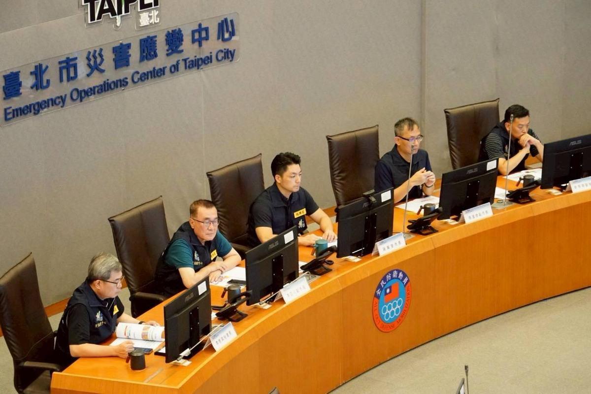 台北市長蔣萬安今赴北市災害應變中心召開樺加沙防颱整備會議。 圖：台北市政府 / 提供