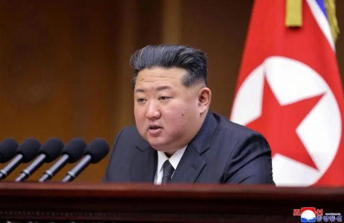 北韓領導人金正恩表示，在當前難以預測且日益複雜的國際安全局勢下，全面發揮北韓作為核武國家的地位，是因應外部威脅最正確且唯一的途徑。 圖 : 翻攝自朝中社