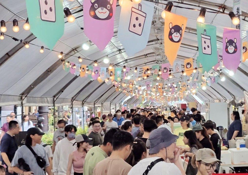 「2025高雄奶茶節」連續兩日活動吸引逾10萬人潮。 圖：高雄市觀光局/提供