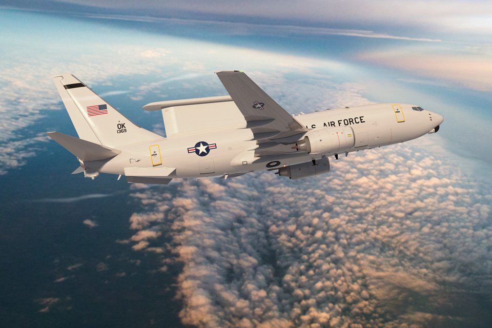在美國空軍、退役將領、智庫與國會議員多方努力下，美國空軍備受關注的 E-7 預警與控制機（AEW&amp;C）計畫得以延續，取代老舊的 E-3「哨兵」預警機，並與英國展開歷史性合作。 圖:翻攝自X帳號@Aurora107E