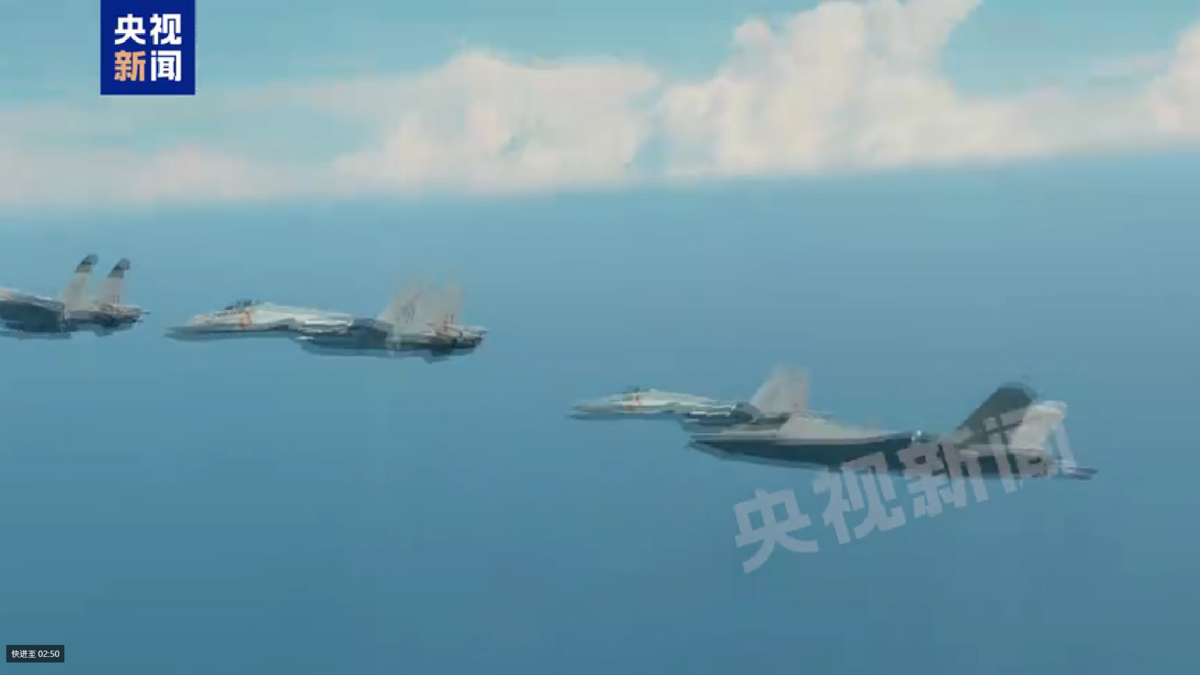 解放軍海軍表示，在此前組織的多次試驗訓練中，多名飛行員駕駛上述三型艦載機順利實現起降，充分驗證了中國自主研製的電磁彈射與阻攔系統與多型艦載機的適配性。 圖:翻攝自影片