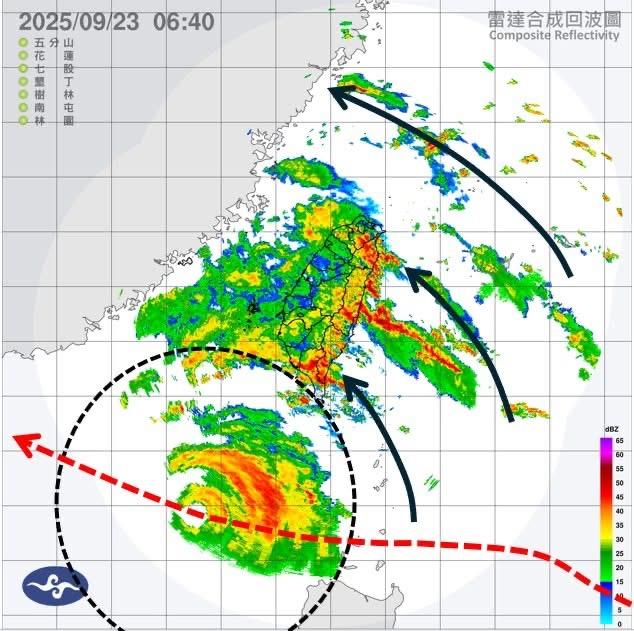 吳聖宇提醒，颱風來到台灣西南側後，風向轉為東南風，強風區域調整為台灣南北兩端，北邊從苗栗沿海往北一直到大台北盆地內、北海岸、東北角、宜蘭一帶受到角隅流的影響，有強陣風，可達8-10級。 圖：中央氣象署/吳聖宇臉書