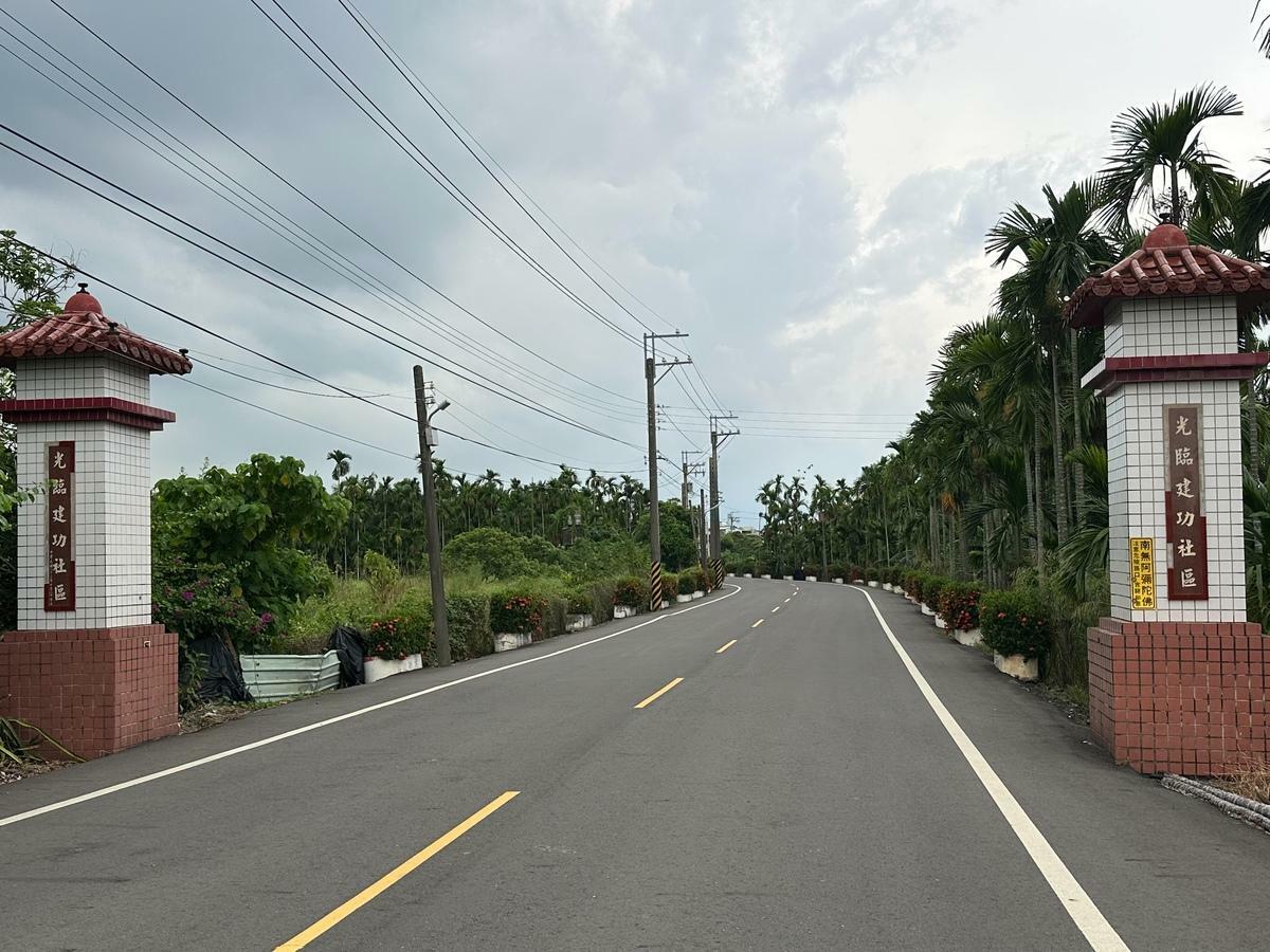 屏東縣新埤鄉建功社區被非法犬隻繁殖場吵到不得安寧。 圖：民眾提供