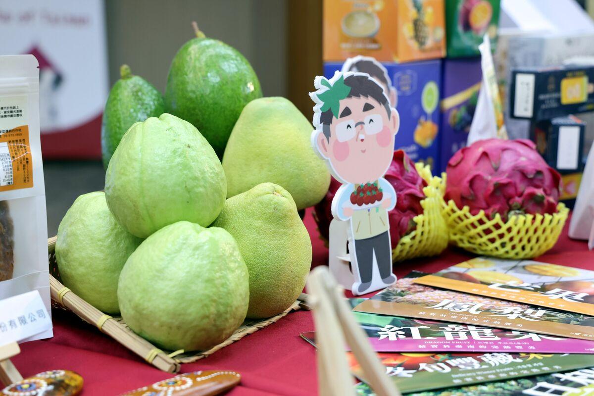 台南市長黃偉哲日前率領台南隊遠赴雪梨，參加澳洲國際食品展，共有來自全球約900家廠商參展。展會期間，台南館人潮絡繹不絕，廠商回報的預期效益突破新台幣1億元。 圖：台南市政府提供