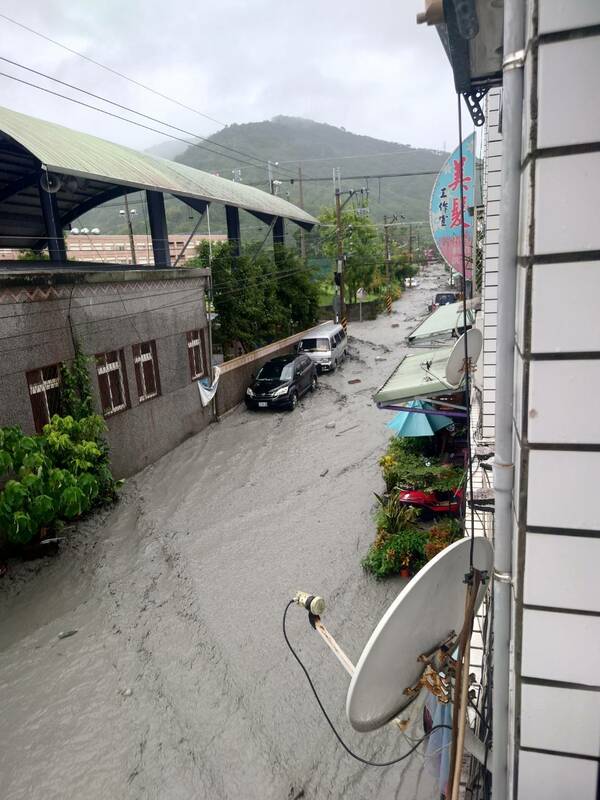 第18號樺加沙颱風外圍環流致災豪雨，花蓮災情慘重。 圖：Fata'an部落族人提供