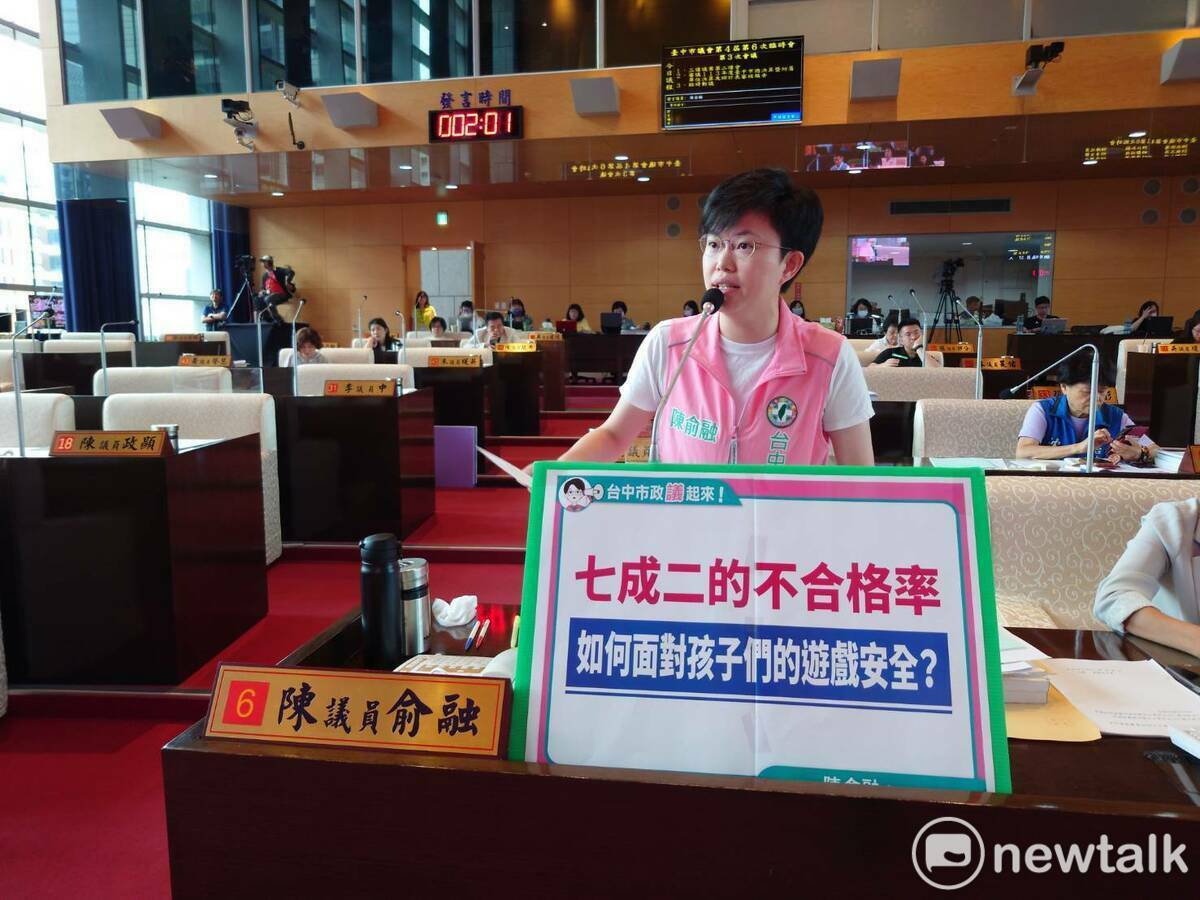 陳俞融說，建設局j根本沒有一套系統性的方法來處理這些遊具安全問題，只是頭痛醫頭、腳痛醫腳，甚至連醫都沒醫好，讓孩子每天都在這些未知的危險中玩耍。 圖：唐復年/攝