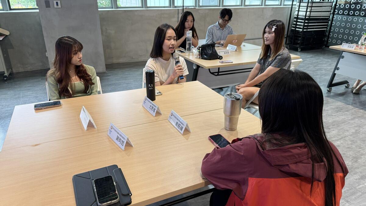 行前說明會採分組方式讓學員相互認識培養默契，為即將展開的海外研習建立合作基礎。 圖：高雄市青年局/提供