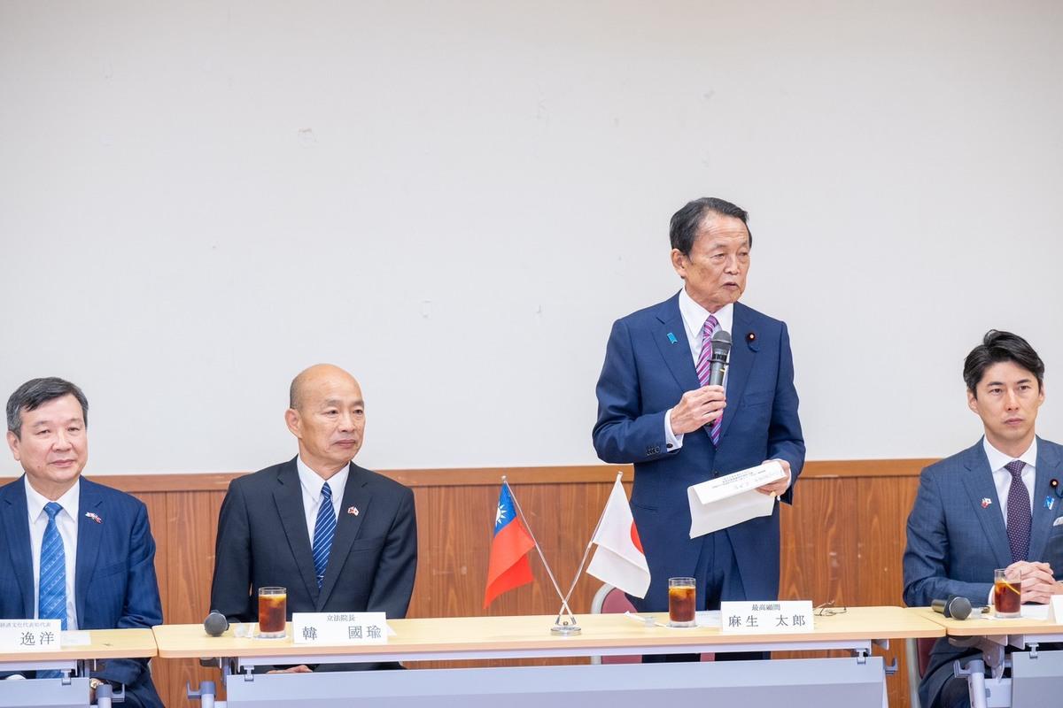 立法院長韓國瑜25日率領跨黨派立委訪問日本，當天下午與自民黨最高顧問麻生太郎等人會面。 圖：立法院提供