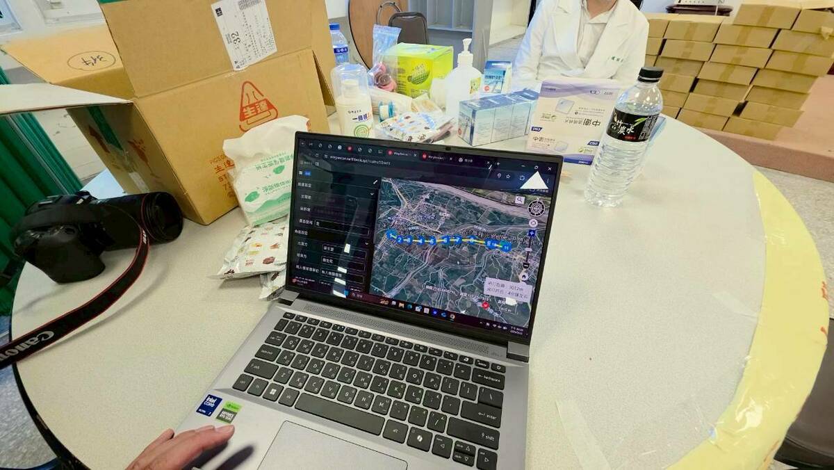 李建璋指出，無人機克服飛行距離、5G覆蓋、載重與風速限制，成功首航送藥，展現台灣醫療科技新里程碑。 圖：衛福部／提供