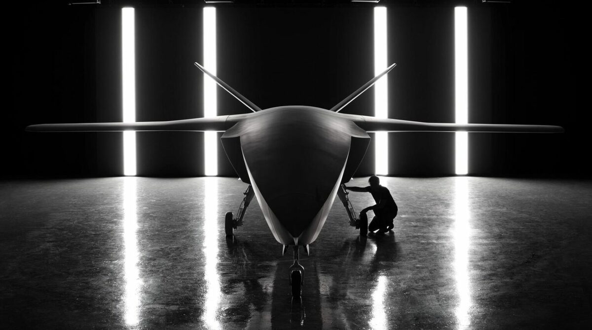德國人工智慧公司Helsing 首度公開概念型自律戰鬥無人機（UCAV）「CA-1 Europa」。 圖：翻攝自 Helsing
