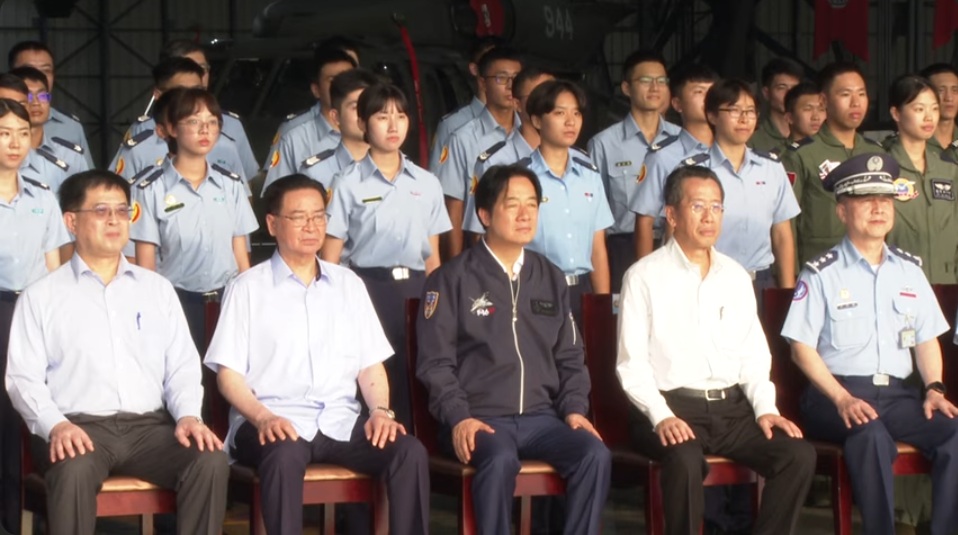 賴清德總統26日前往嘉義，親赴「空軍第四聯隊」勗勉國軍。 圖：截自「YouTube」 presidentialoffice