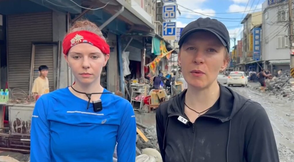 旅居台灣多年的2名烏克蘭女性原先預計赴花蓮旅遊，恰逢馬太鞍溪堰塞湖溢流重創光復鄉，2人決定改變行程，提前前往當地投入救災行動。（民眾提供）中央社記者盧太城花蓮傳真　114年9月27日
